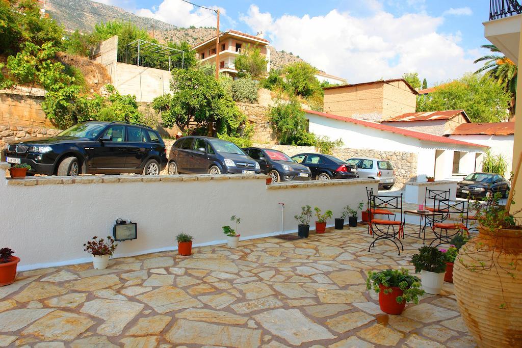 Xenonas Chrisso Hotell Delphi Exteriör bild