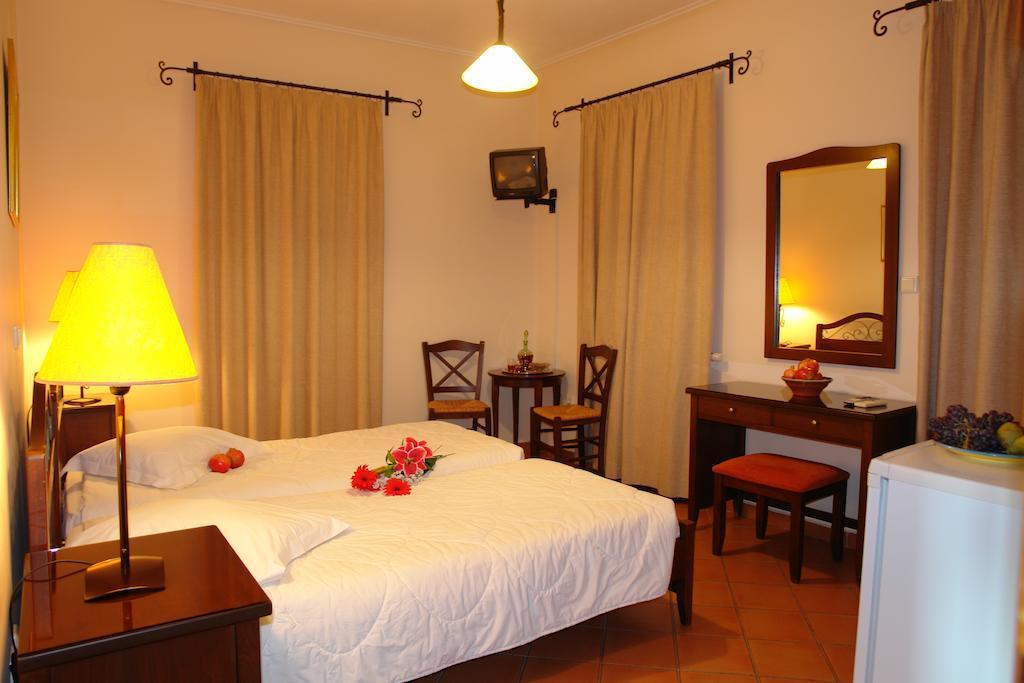 Xenonas Chrisso Hotell Delphi Rum bild