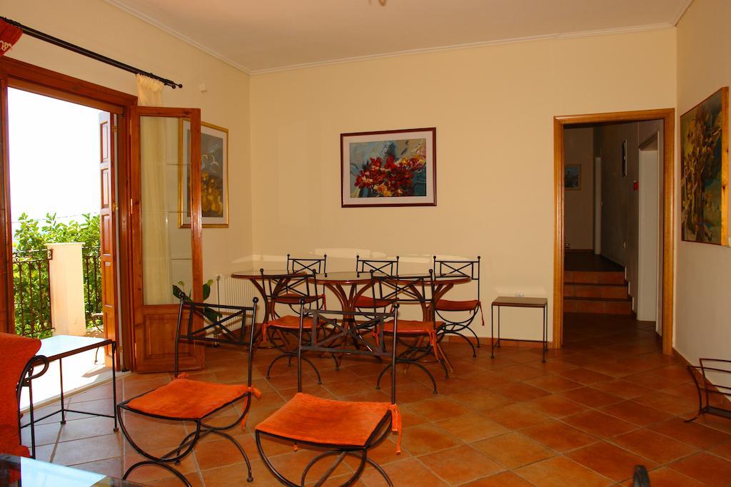 Xenonas Chrisso Hotell Delphi Exteriör bild