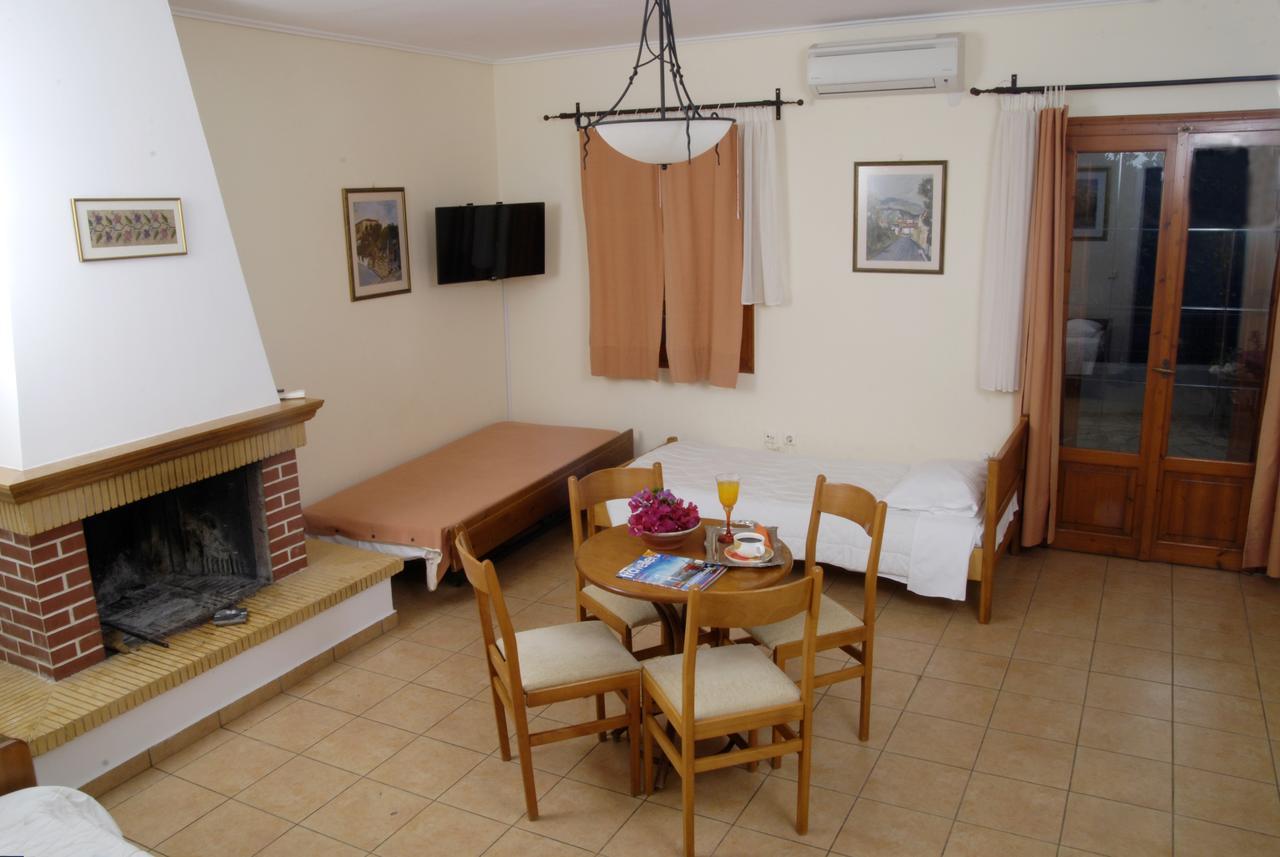 Xenonas Chrisso Hotell Delphi Exteriör bild